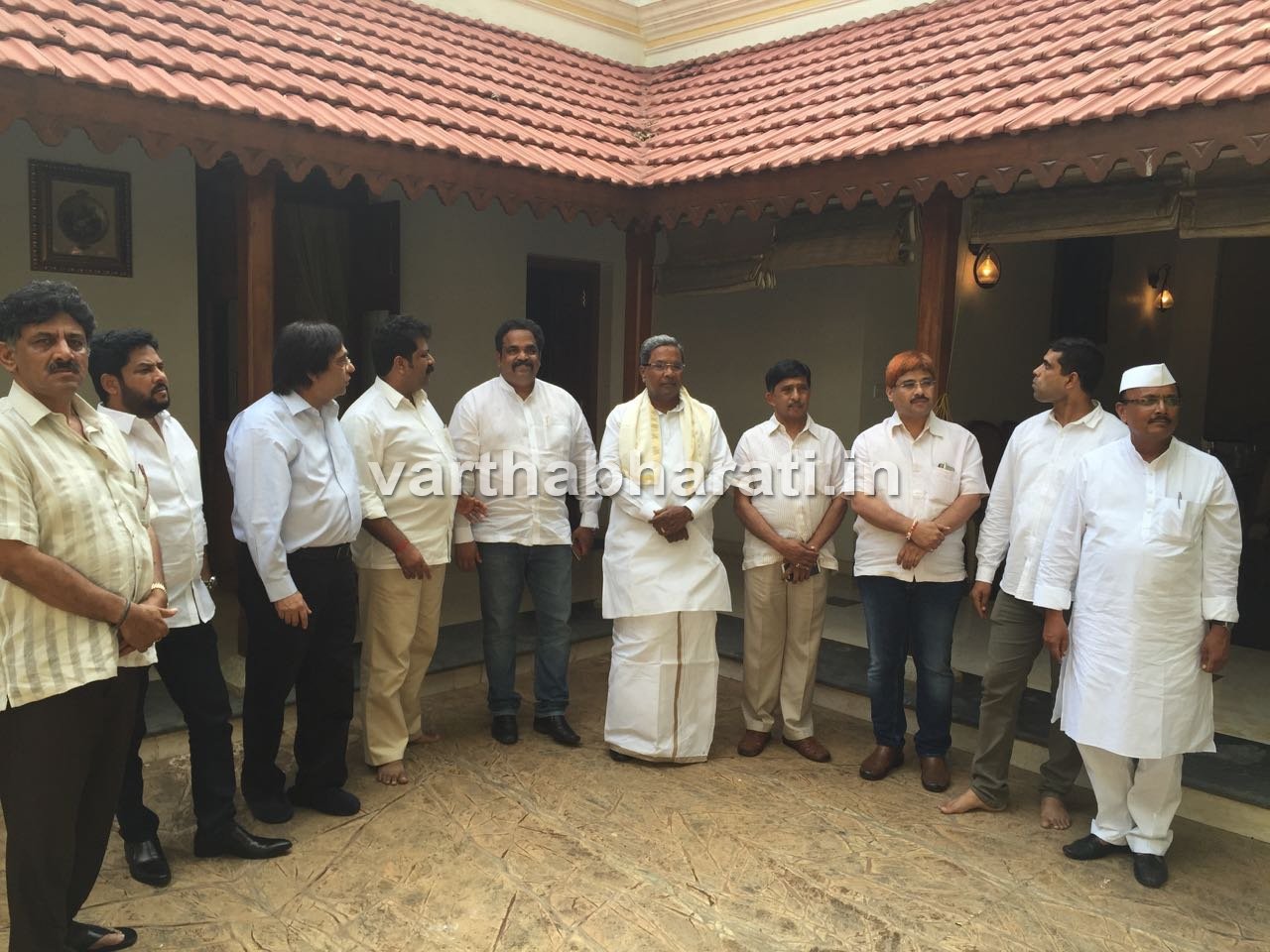 ಸಿಎಂ ಭೇಟಿಯಾಗಿ ಕಾಂಗ್ರೆಸ್ ಅಭ್ಯರ್ಥಿಯನ್ನು ಬೆಂಬಲಿಸುವ ಭರವಸೆ